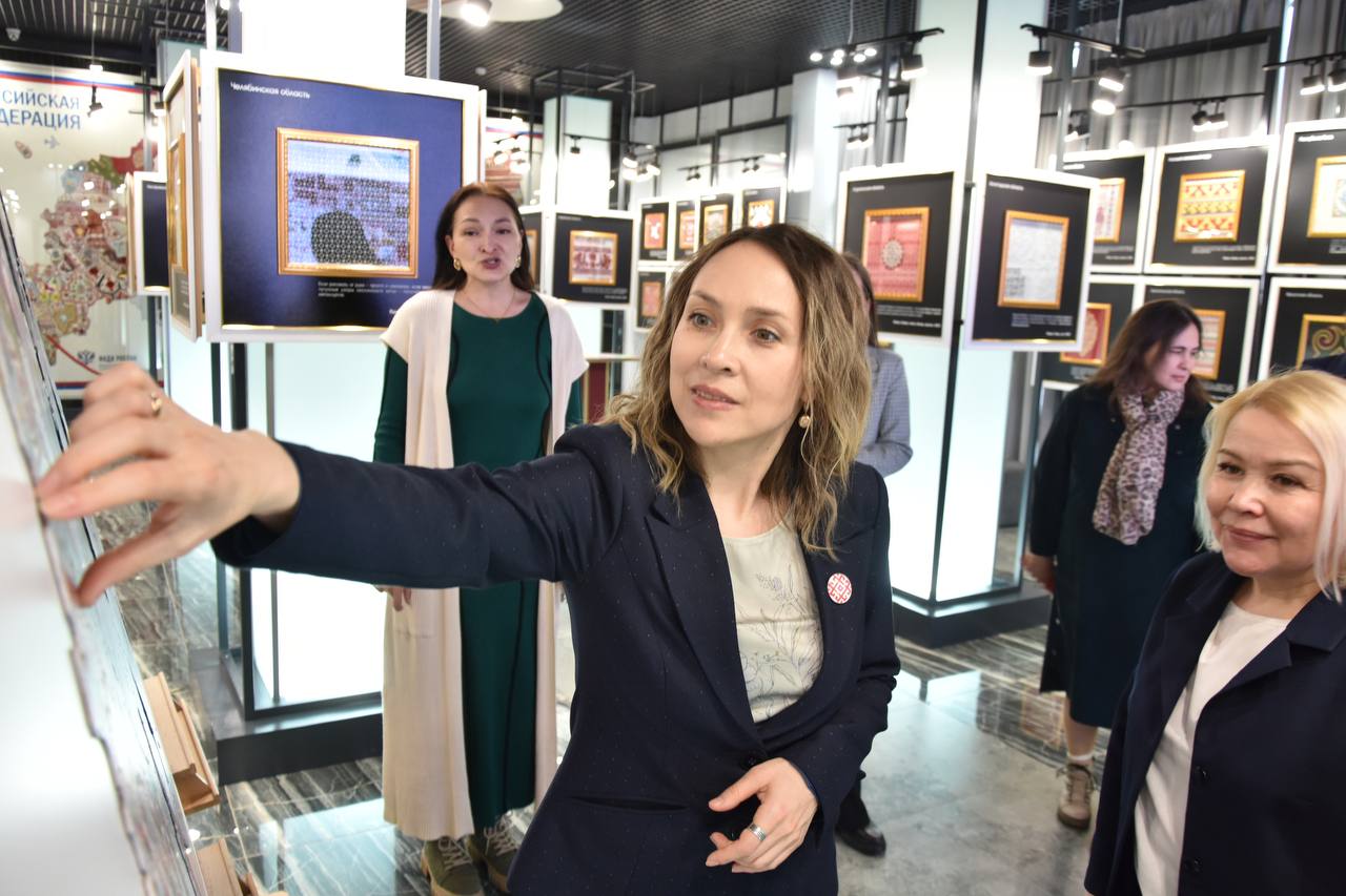 «Живой пример того, как культура объединяет регионы»: депутаты Марий Эл – о вышитой карте России «Живой пример того, как культура объединяет регионы»: депутаты Марий Эл – о вышитой карте России