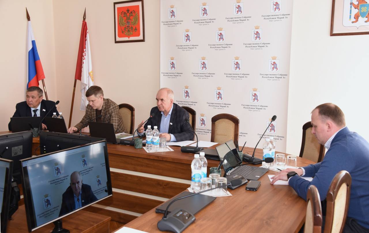 Комитеты приступили к подготовке пятнадцатой сессии: 26 проектов документов проходят оценку и нулевое чтение Комитеты приступили к подготовке пятнадцатой сессии: 26 проектов документов проходят оценку и нулевое чтение