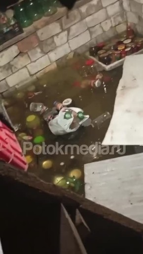 Жительница Волжска прислала нашей редакции утреннее видео с последствиями паводка на улице Карла Либкнехта