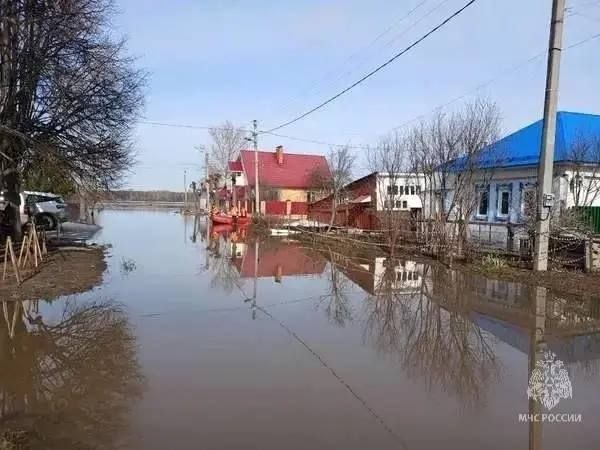 В Марий Эл сильные паводки: люди плавают на сапах там, где раньше ходили пешком В Марий Эл сильные паводки: люди плавают на сапах там, где раньше ходили пешком