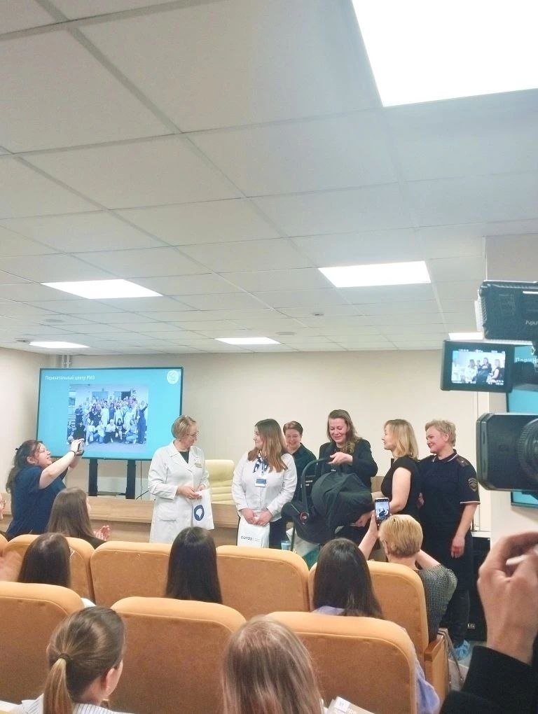 В Перинатальном центре г. Йошкар-Олы прошел Деньбеременных — праздник, направленный на поддержку будущих мам, формирование культуры бережного отношения к материнству и повышение рождаемости В Перинатальном центре г. Йошкар-Олы прошел Деньбеременных — праздник, направленный на поддержку будущих мам, формирование культуры бережного отношения к материнству и повышение рождаемости
