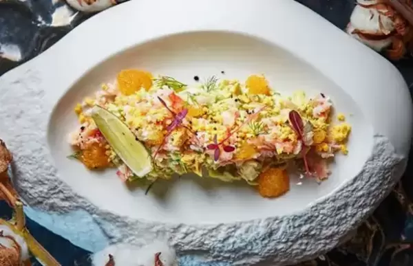 Салат «Мимоза» в новом свете: краб, креветки и айоли для незабываемого ужина