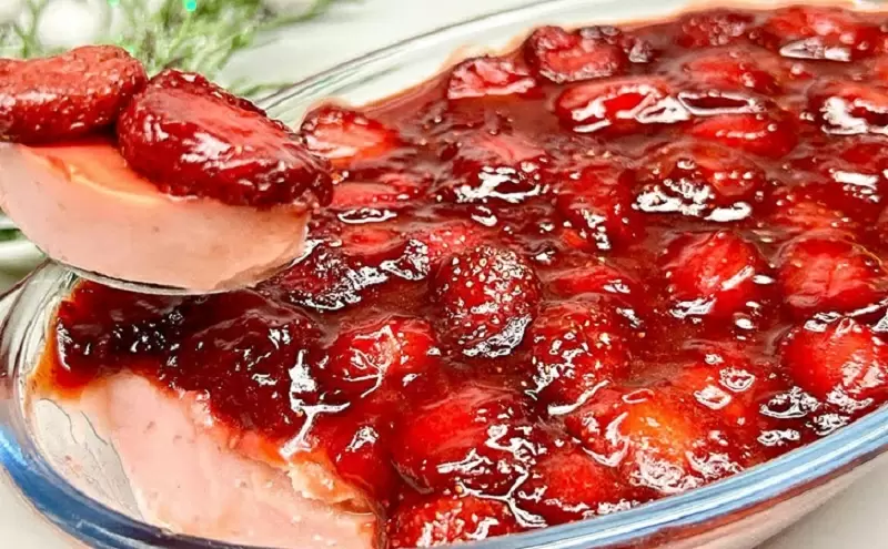 Клубничный десерт без духовки: кусочек лета даже в зимнюю стужу