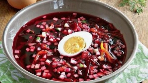 Летний свекольный борщ: освежающий рецепт для жарких дней