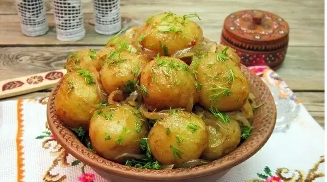 Как запечь молодой картофель в пакете: простой и ароматный рецепт