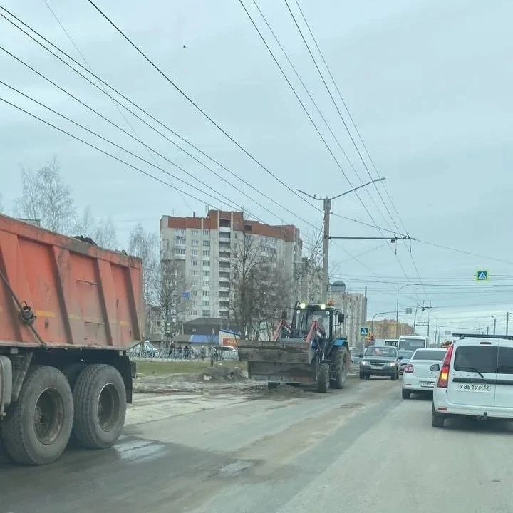 В городе трудятся те, кого легко узнать по оранжевым жилетам, ведь это сотрудники городского хозяйства АО «Город» В городе трудятся те, кого легко узнать по оранжевым жилетам, ведь это сотрудники городского хозяйства АО «Город»