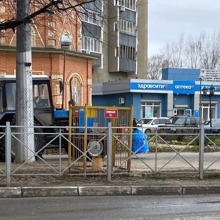 В городе трудятся те, кого легко узнать по оранжевым жилетам, ведь это сотрудники городского хозяйства АО «Город» В городе трудятся те, кого легко узнать по оранжевым жилетам, ведь это сотрудники городского хозяйства АО «Город»