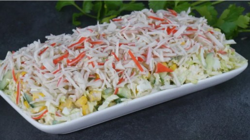 Салат с крабовыми палочками: альтернативный хит для праздничного стола