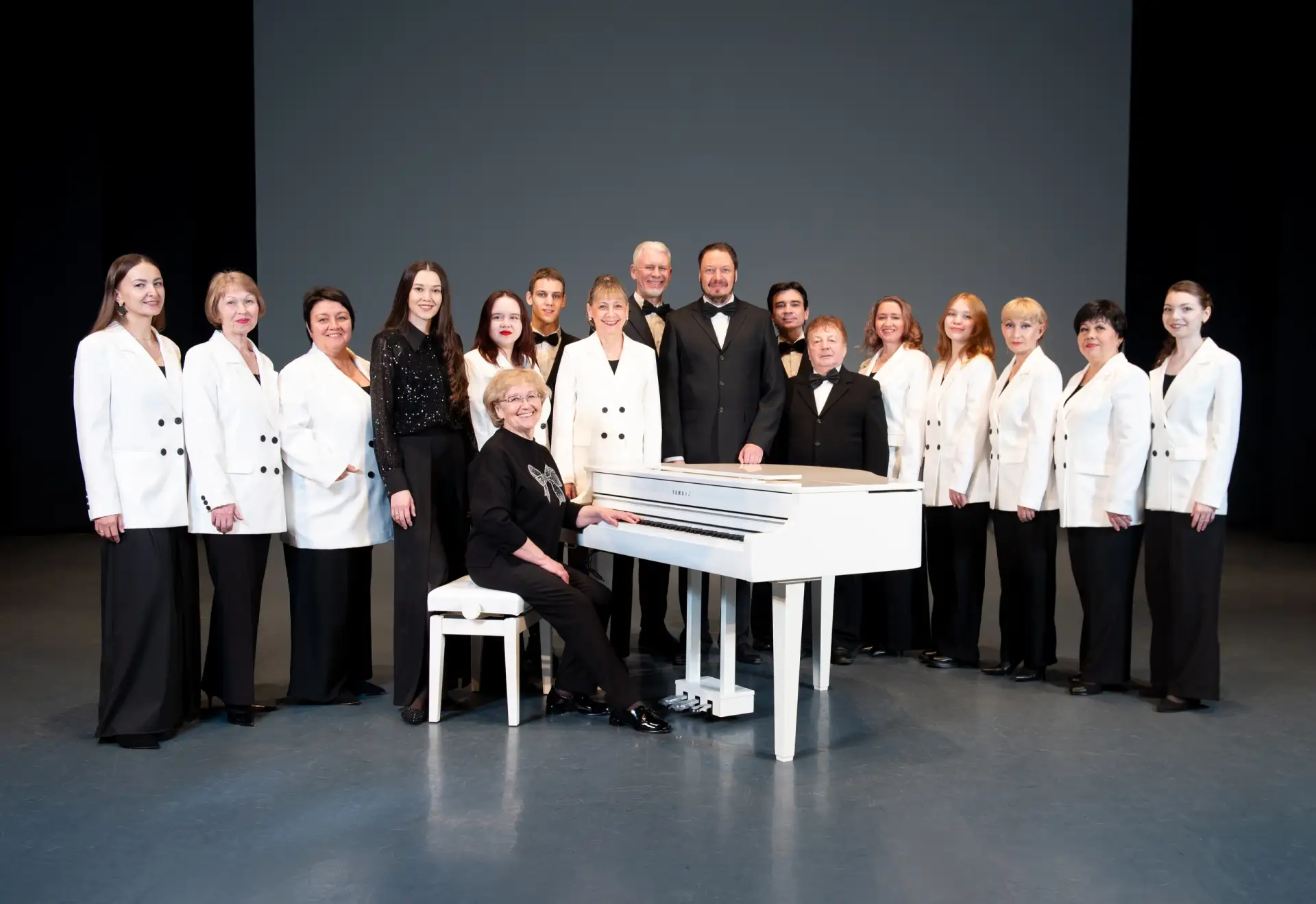 Главный дирижер Марийской капеллы им. Искандарова Наталия Михайлова: «Хочется поймать «на крючок» внимание зрителей…» Главный дирижер Марийской капеллы им. Искандарова Наталия Михайлова: «Хочется поймать «на крючок» внимание зрителей…»