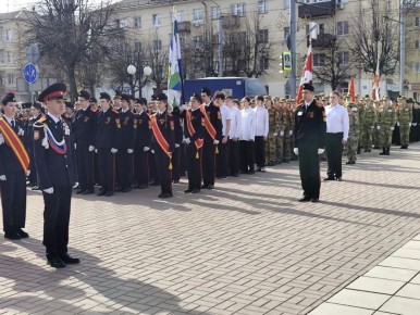Торжественным маршем и строевыми песнями открылся в ЙошкарОле городской смотр
