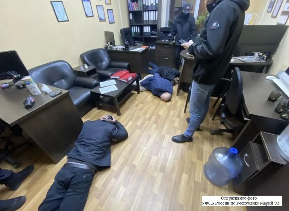 Сотрудники УФСБ по Марий Эл задержали жителей Йошкар-Олы и Казани, которые вымогали с бизнесменов деньги за возможность избежать уголовного преследования и решить вопросы по гражданским делам в судах