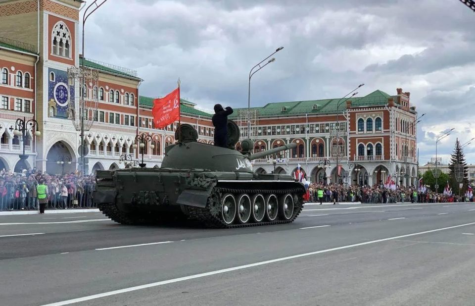Аналитики SuperJob выяснили, что для 72% опрошенных жителей Йошкар-Олы День Победы является главным праздником