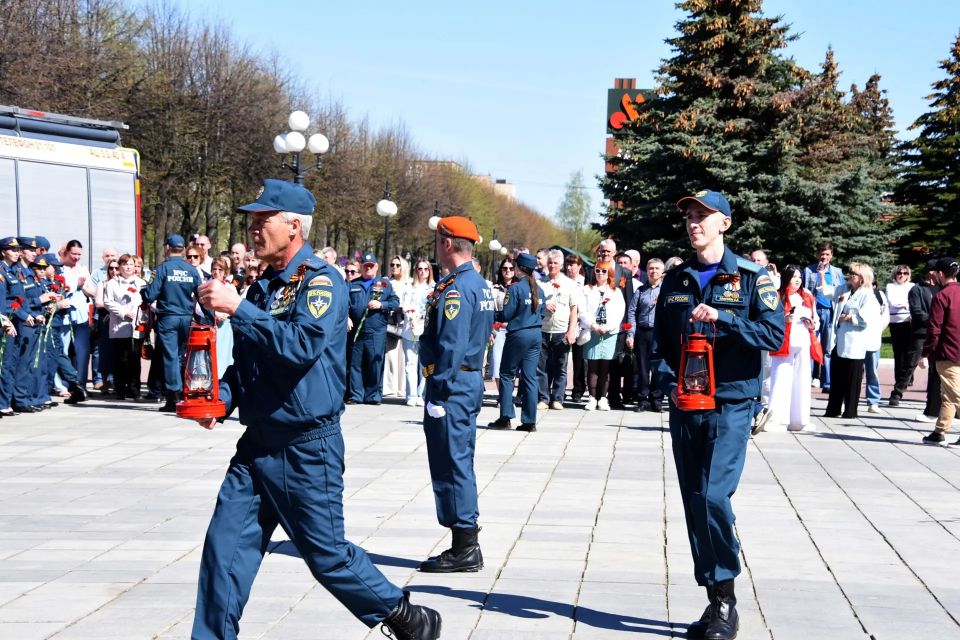 В Йошкар-Оле встретили «Огонь памяти» - частицу Вечного огня от Могилы Неизвестного Солдата В Йошкар-Оле встретили «Огонь памяти» - частицу Вечного огня от Могилы Неизвестного Солдата