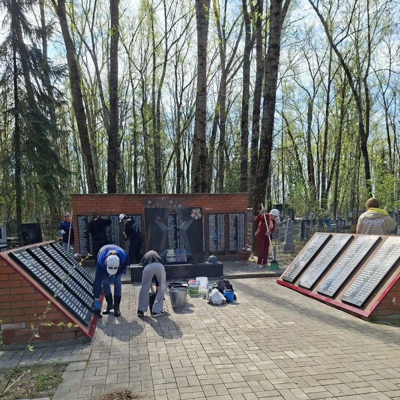В преддверии празднования Дня Победы на Марковском кладбище проведен субботник В преддверии празднования Дня Победы на Марковском кладбище проведен субботник