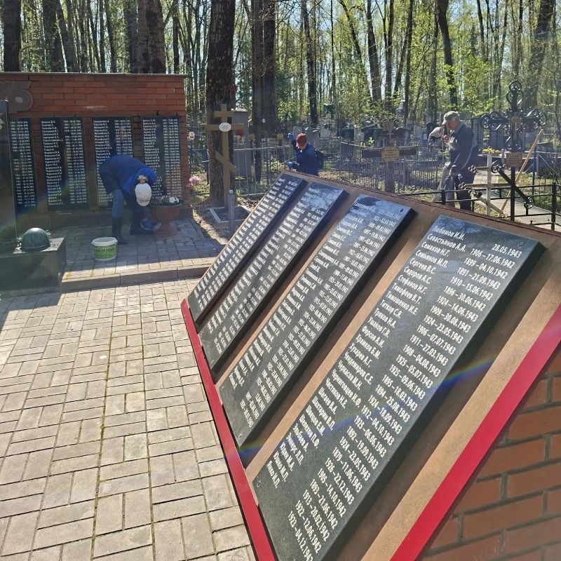 В преддверии празднования Дня Победы на Марковском кладбище проведен субботник