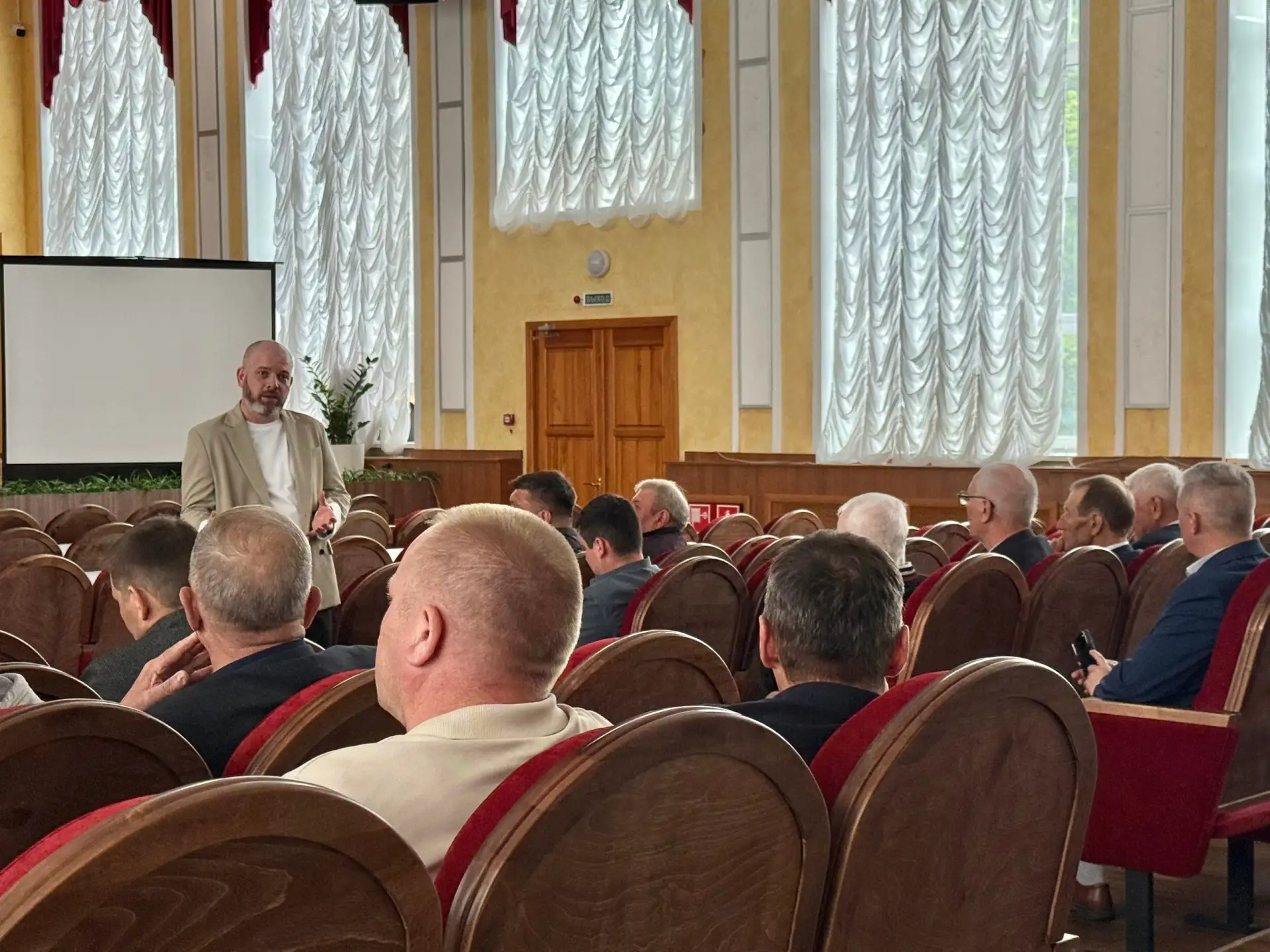 В администрации Йошкар-Олы обсудили вопросы строительства жилых помещений для детей-сирот В администрации Йошкар-Олы обсудили вопросы строительства жилых помещений для детей-сирот