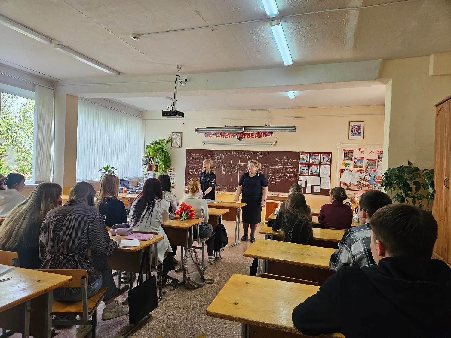 В Республике Марий Эл полицейские проводят профилактические беседы в преддверии школьных каникул с учащимися В Республике Марий Эл полицейские проводят профилактические беседы в преддверии школьных каникул с учащимися