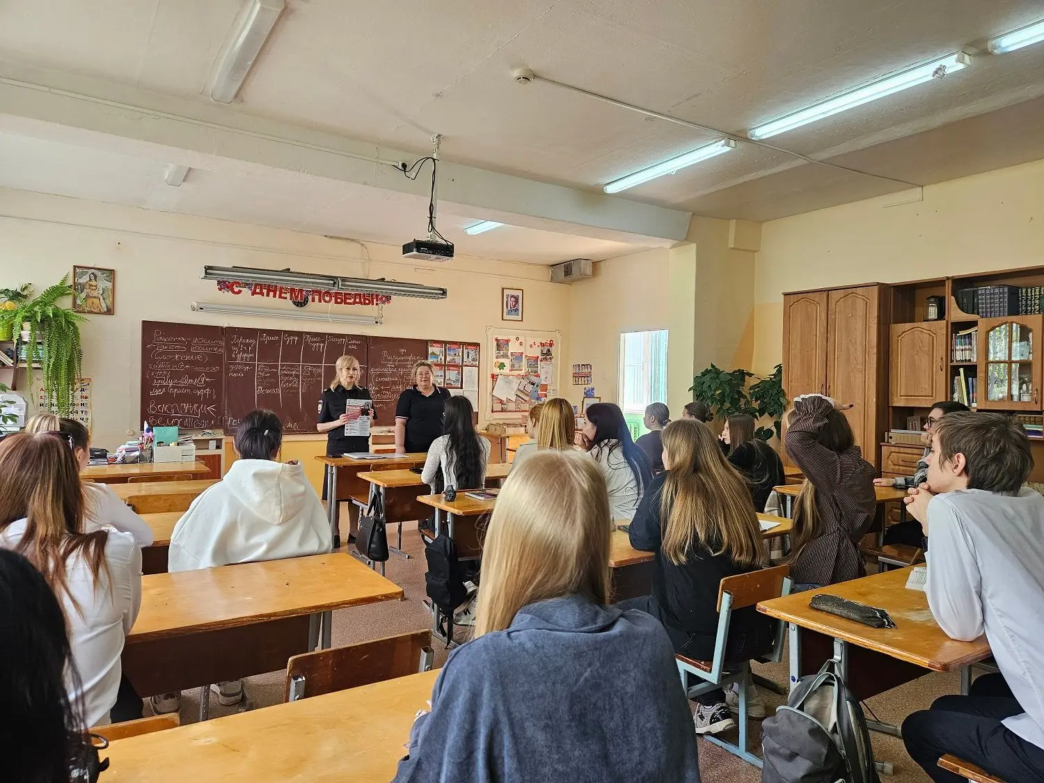 В Республике Марий Эл полицейские проводят профилактические беседы в преддверии школьных каникул с учащимися В Республике Марий Эл полицейские проводят профилактические беседы в преддверии школьных каникул с учащимися
