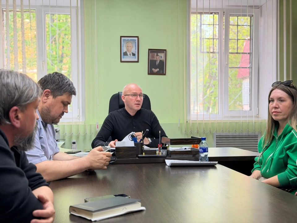 Начальник ГО и ЧС Фарид Ахмадуллин провел рабочее совещание с представителями ТОС и управляющих компаний, чьи дома и участки подверглись затоплению вследствие разлива рек в паводкоопасный период 2026 года Начальник ГО и ЧС Фарид Ахмадуллин провел рабочее совещание с представителями ТОС и управляющих компаний, чьи дома и участки подверглись затоплению вследствие разлива рек в паводкоопасный период 2026 года