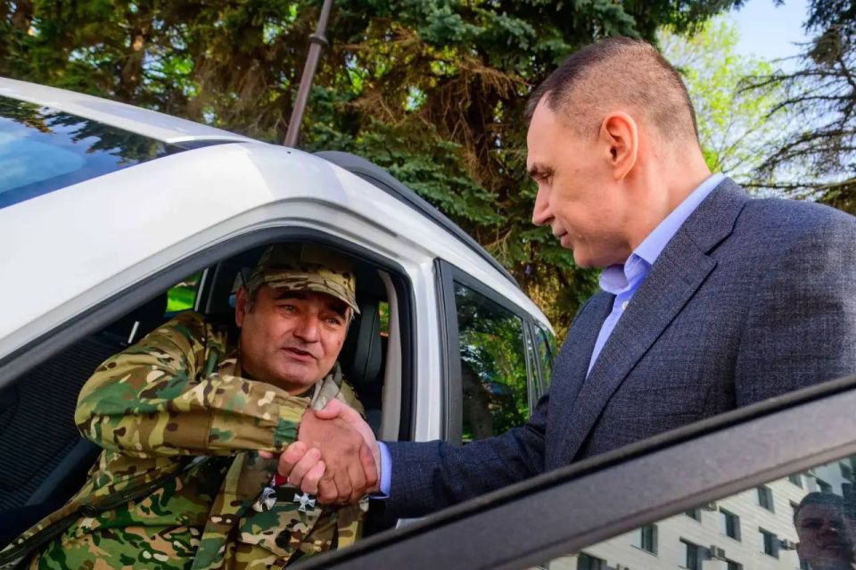 Глава Марий Эл вручил ключи от автомобилей с ручным управлением ветеранам СВО Глава Марий Эл вручил ключи от автомобилей с ручным управлением ветеранам СВО