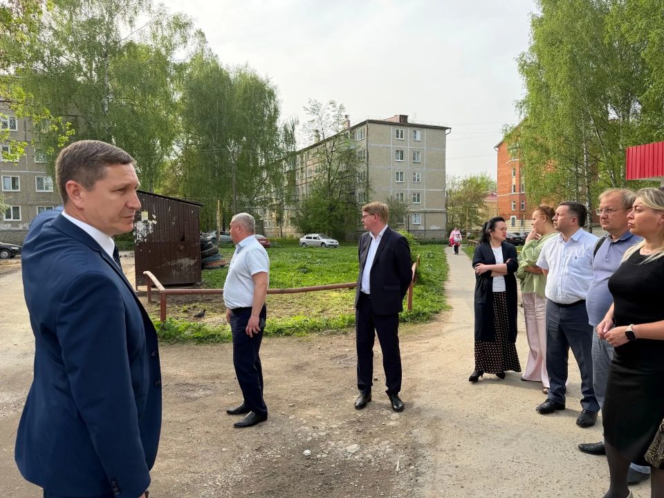 Антон Трудинов: Сегодня я провёл выездную планёрку во дворе дома по адресу: ул. Красноармейская, 44б Антон Трудинов: Сегодня я провёл выездную планёрку во дворе дома по адресу: ул. Красноармейская, 44б