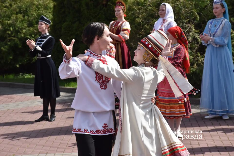 В Йошкар-Оле проходит XIII Международный форум "Богатство финно-угорских народов" В Йошкар-Оле проходит XIII Международный форум "Богатство финно-угорских народов"