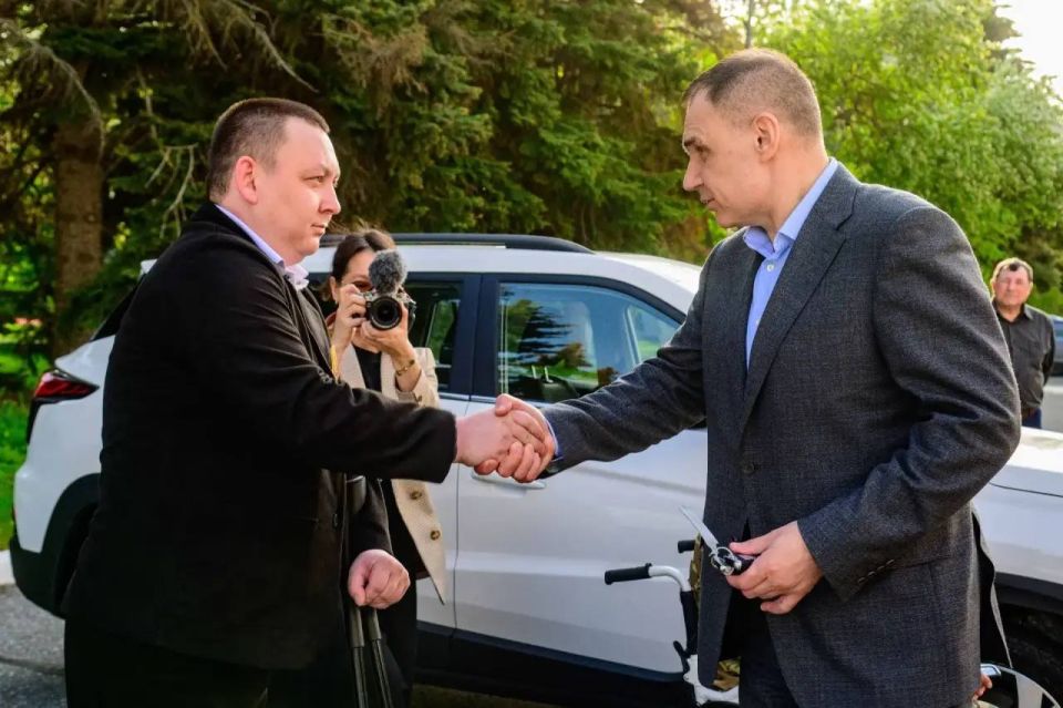 Глава Марий Эл вручил ключи от автомобилей с ручным управлением ветеранам СВО Глава Марий Эл вручил ключи от автомобилей с ручным управлением ветеранам СВО