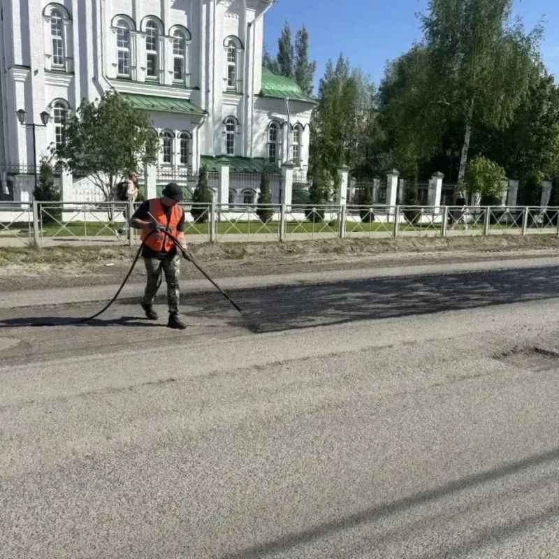 В Йошкар-Оле продолжается точечный ремонт дорог В Йошкар-Оле продолжается точечный ремонт дорог
