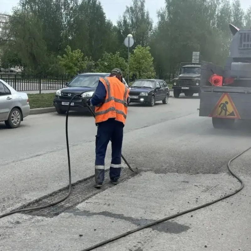 В Йошкар-Оле продолжается точечный ремонт дорог В Йошкар-Оле продолжается точечный ремонт дорог