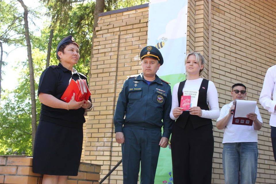 В Республике Марий Эл состоялось торжественное вручение паспортов в честь празднования Дня пионерии В Республике Марий Эл состоялось торжественное вручение паспортов в честь празднования Дня пионерии