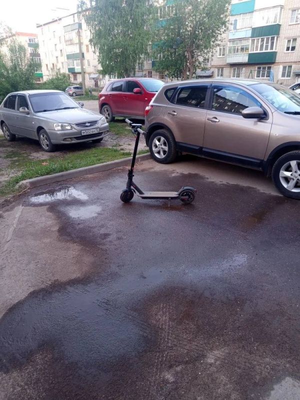 Около 9 часов в Звениговском районе на 65 км автодороги Йошкар-Ола — Зеленодольск 52-летний водитель Лады Гранты, как установлено предварительно, не выбрал безопасную дистанцию до движущегося впереди автомобиля и совершил... Около 9 часов в Звениговском районе на 65 км автодороги Йошкар-Ола — Зеленодольск 52-летний водитель Лады Гранты, как установлено предварительно, не выбрал безопасную дистанцию до движущегося впереди автомобиля и совершил...
