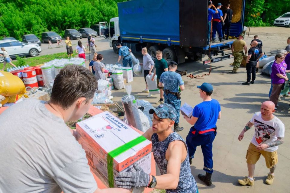 Из Марий Эл отправлена 66-я партия гуманитарной помощи в семь «горячих» регионов России Из Марий Эл отправлена 66-я партия гуманитарной помощи в семь «горячих» регионов России