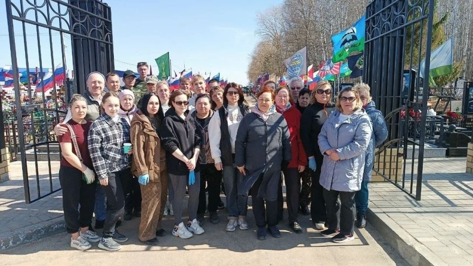 Субботник на Аллее Героев объединяет волонтеров и семьи погибших бойцов