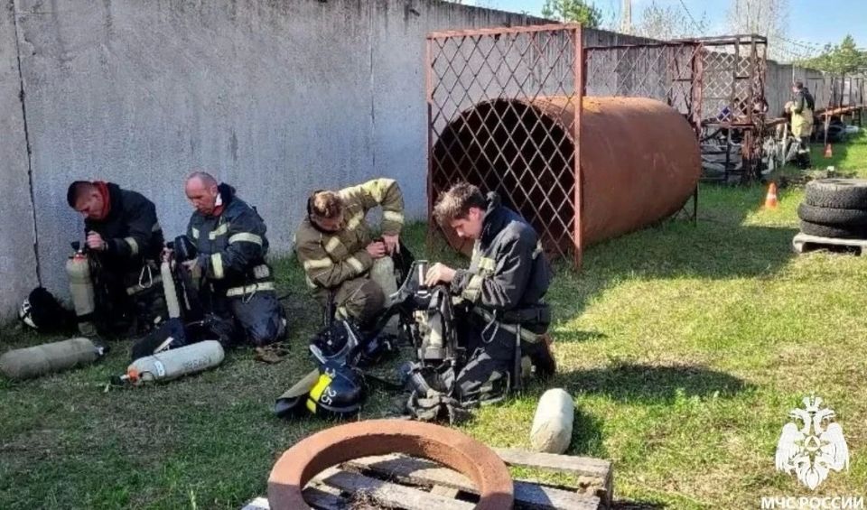 На базе спортивно-тренировочного манежа пожарно-спасательной части № 12 (г. Волжск) прошли соревнования «Лучшее звено ГДЗС» и «Лучший газодымозащитник» На базе спортивно-тренировочного манежа пожарно-спасательной части № 12 (г. Волжск) прошли соревнования «Лучшее звено ГДЗС» и «Лучший газодымозащитник»