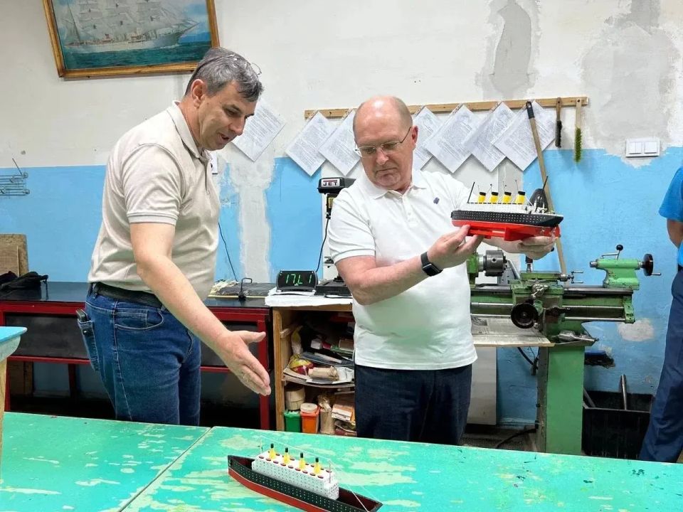 В Козьмодемьянске исполнен первый наказ избирателей по новому закону: Станция юных техников получила станок В Козьмодемьянске исполнен первый наказ избирателей по новому закону: Станция юных техников получила станок