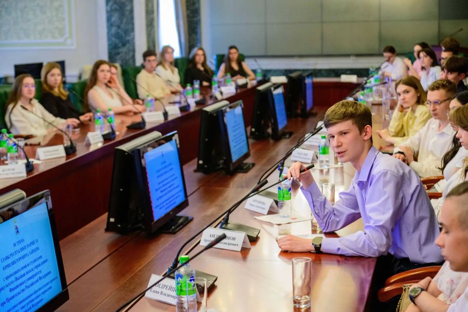 Глава Марий Эл поделился опытом развития экономики республики со студентами Глава Марий Эл поделился опытом развития экономики республики со студентами