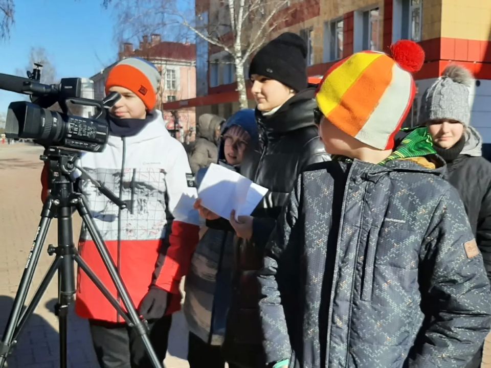 Наши стали победителями!. В этом году Детская киностудия «ЗУМ» из Йошкар-Олы представила на конкурс мультимедиа «Мы Москвичи: мой город, моя страна, мой мир» две работы, которые вошли в число победителей:... Наши стали победителями!. В этом году Детская киностудия «ЗУМ» из Йошкар-Олы представила на конкурс мультимедиа «Мы Москвичи: мой город, моя страна, мой мир» две работы, которые вошли в число победителей:...