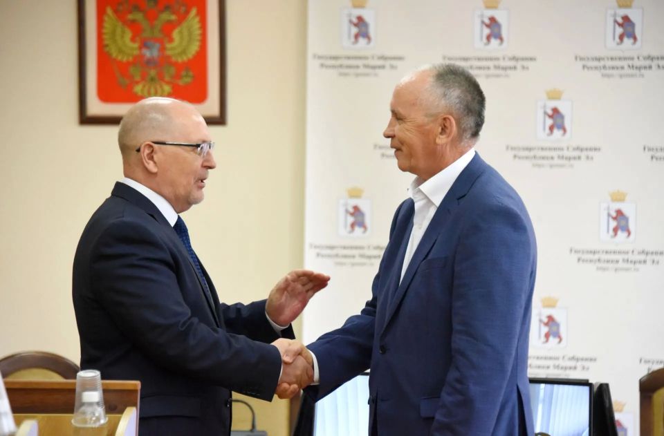 В марийском парламенте чествовали первого Председателя Госсобрания Анатолия Смирнова В марийском парламенте чествовали первого Председателя Госсобрания Анатолия Смирнова