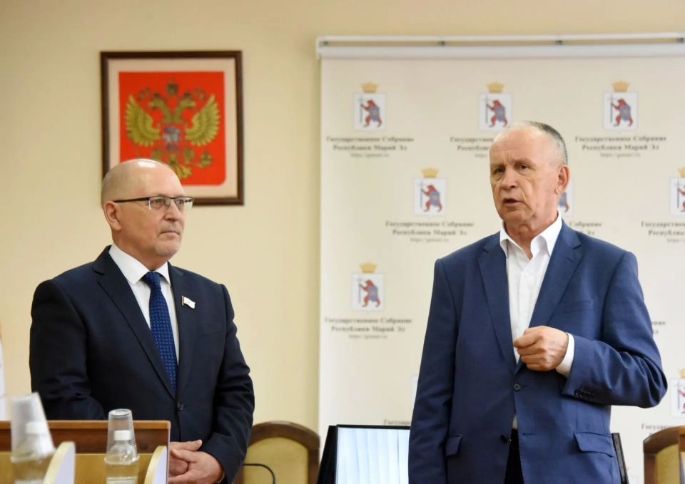 В марийском парламенте чествовали первого Председателя Госсобрания Анатолия Смирнова В марийском парламенте чествовали первого Председателя Госсобрания Анатолия Смирнова