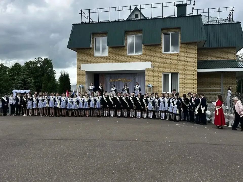В добрый путь, выпускники! В добрый путь, выпускники!