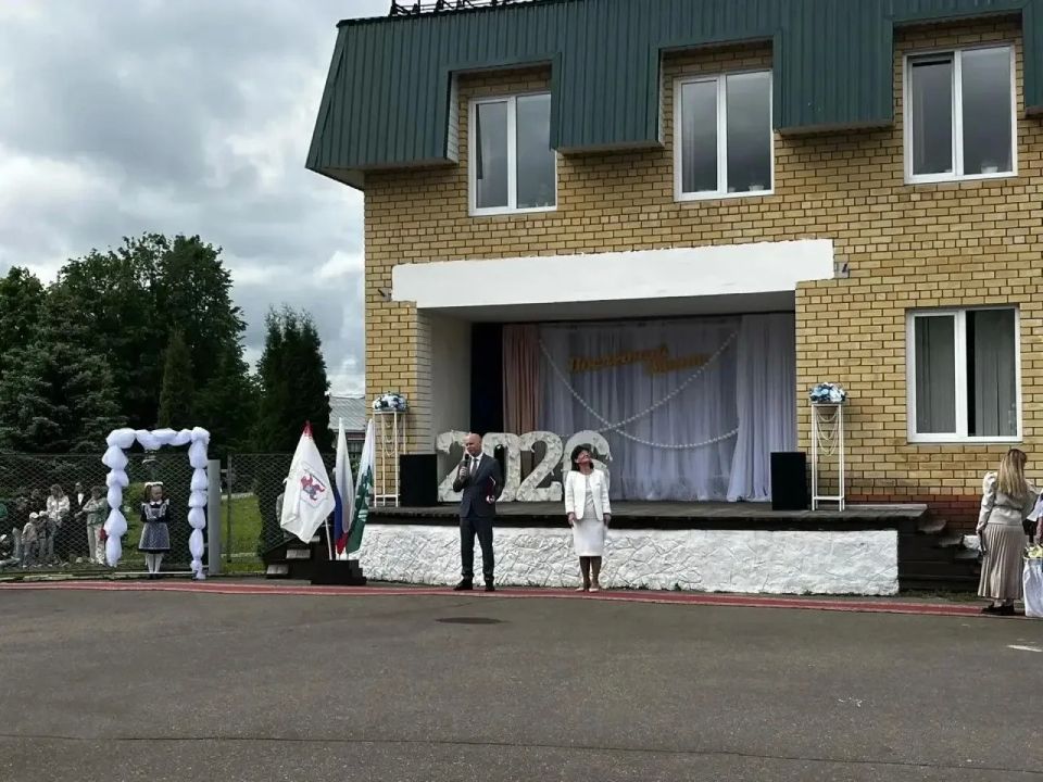 В добрый путь, выпускники! В добрый путь, выпускники!