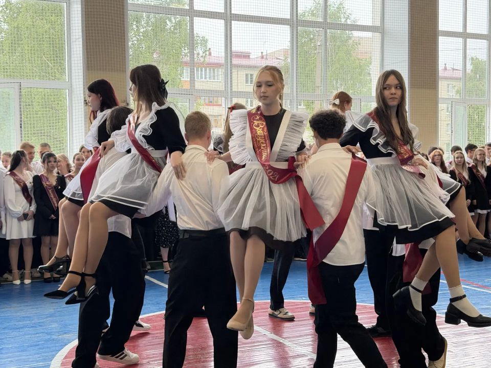 Антон Трудинов: Дорогие выпускники школ нашего города Антон Трудинов: Дорогие выпускники школ нашего города