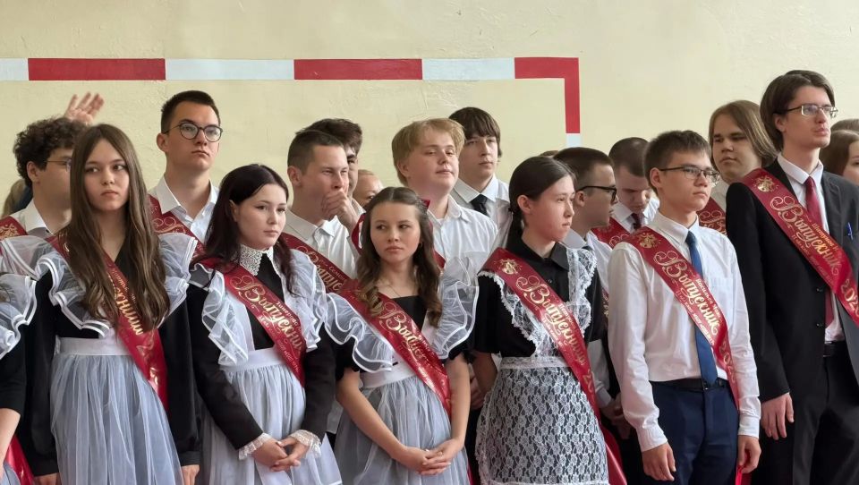 В Йошкар-Оле более 4 тысяч выпускников простились со школой