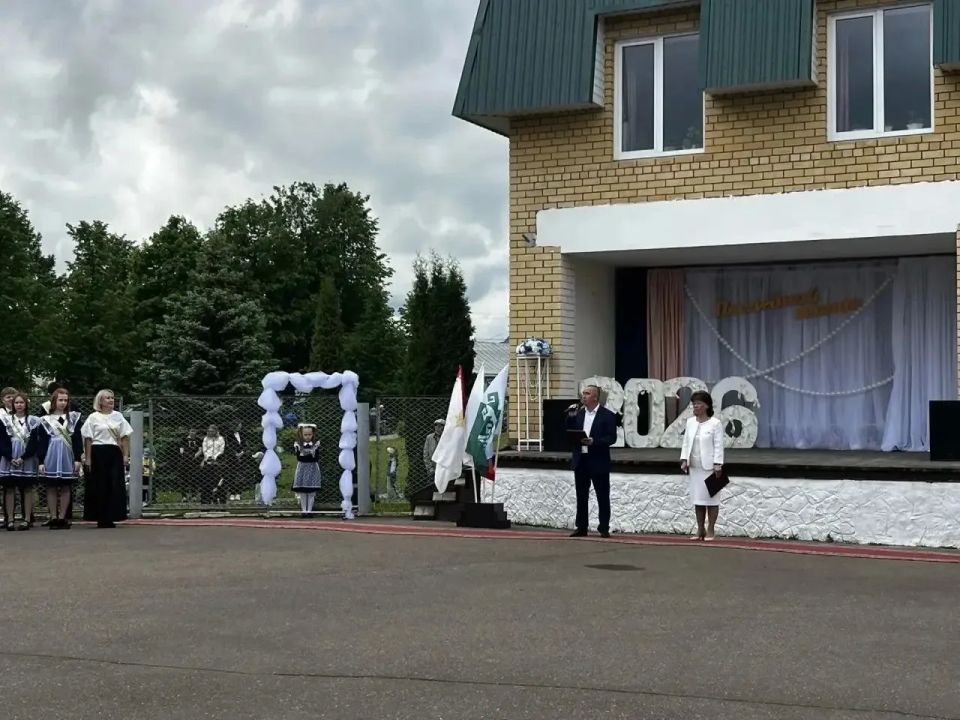 В добрый путь, выпускники! В добрый путь, выпускники!