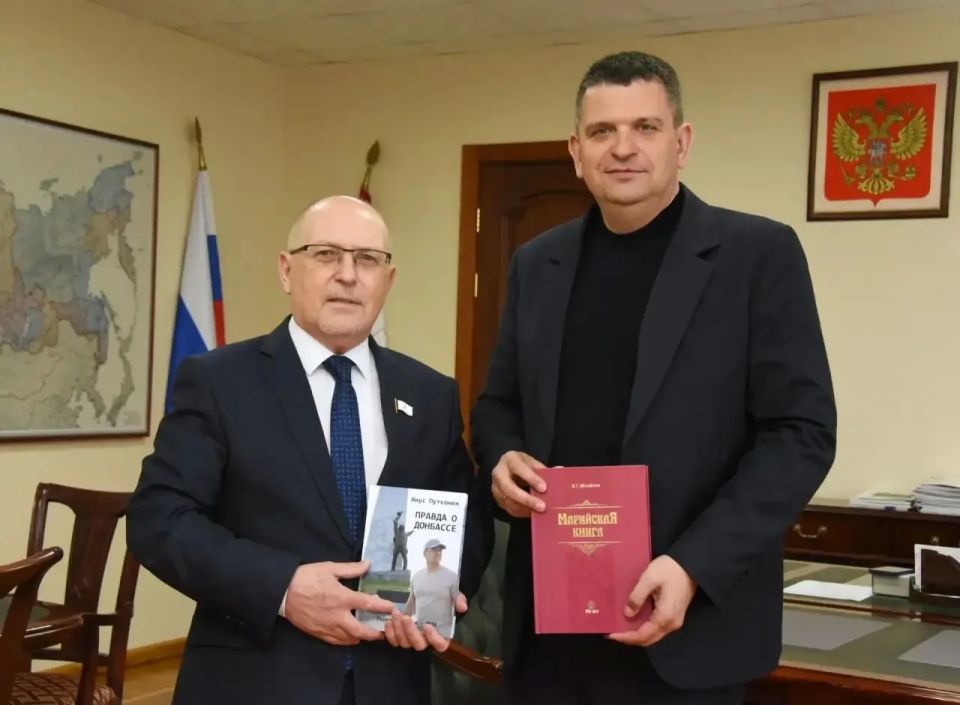 Михаил Васютин провел рабочую встречу с депутатом Народного Совета ЛНР Олегом Ковалем Михаил Васютин провел рабочую встречу с депутатом Народного Совета ЛНР Олегом Ковалем