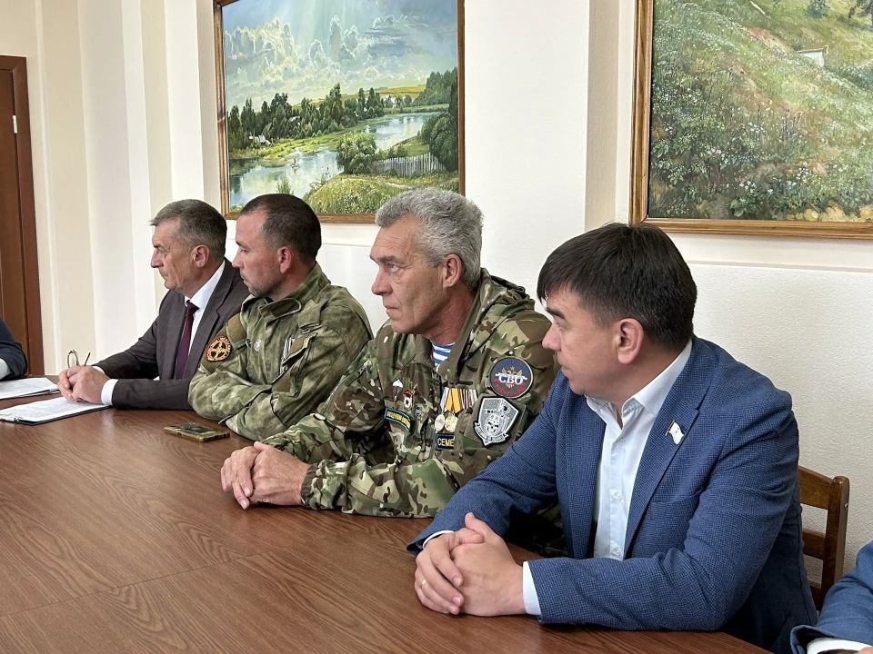 Александр Смирнов провел рабочий день в своем избирательном округе Александр Смирнов провел рабочий день в своем избирательном округе