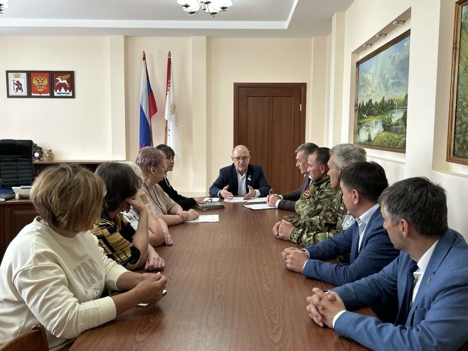 Александр Смирнов провел рабочий день в своем избирательном округе Александр Смирнов провел рабочий день в своем избирательном округе