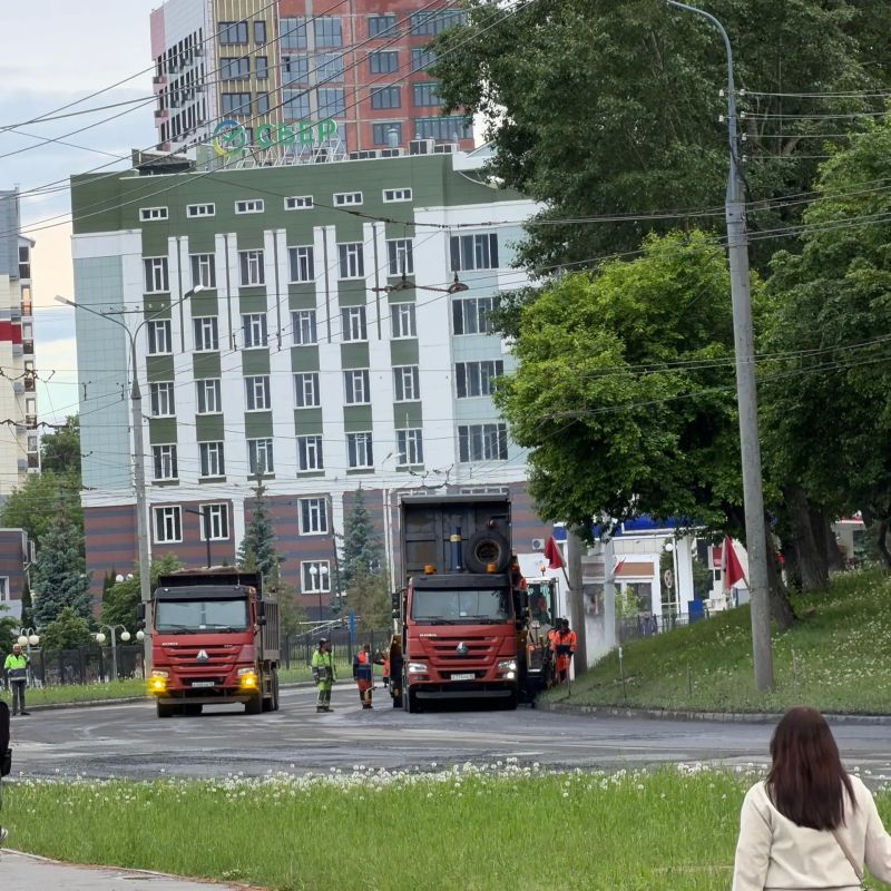 В Йошкар-Оле дорожники приступили к обновлению покрытия одной из центральных магистралей В Йошкар-Оле дорожники приступили к обновлению покрытия одной из центральных магистралей