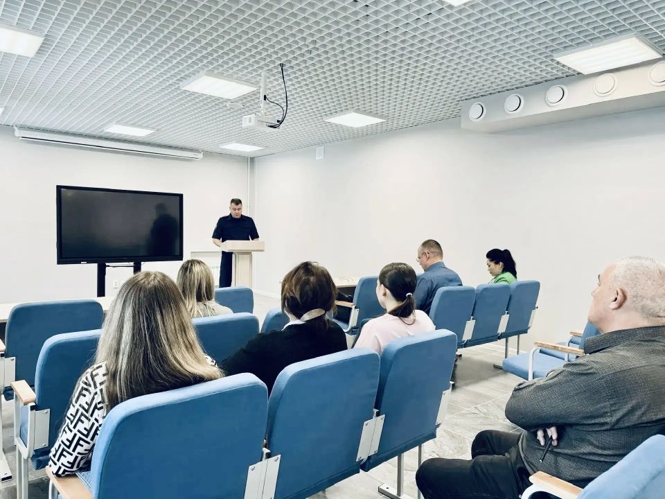 В преддверии Дня защиты детей руководитель контрольно-следственного отдела СУ СК России по Республике Марий Эл провел профилактическую беседу в училище олимпийского резерва В преддверии Дня защиты детей руководитель контрольно-следственного отдела СУ СК России по Республике Марий Эл провел профилактическую беседу в училище олимпийского резерва