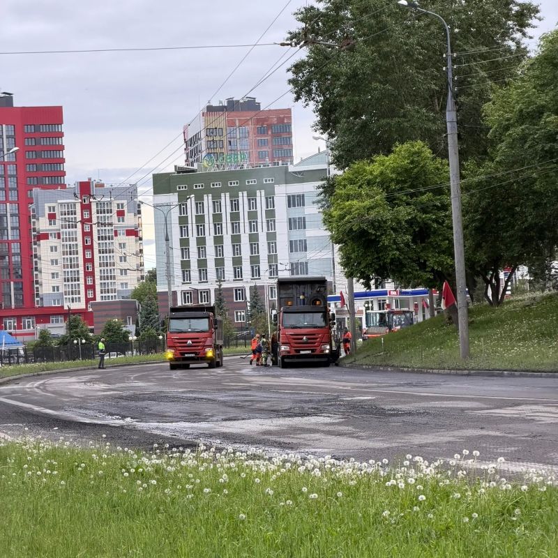 В Йошкар-Оле дорожники приступили к обновлению покрытия одной из центральных магистралей В Йошкар-Оле дорожники приступили к обновлению покрытия одной из центральных магистралей